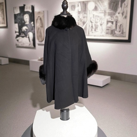 Mallia Blue Fox Fur Trimmed Wool and Cashmere Elegant Black Cape O/S - Picture 1 of 8